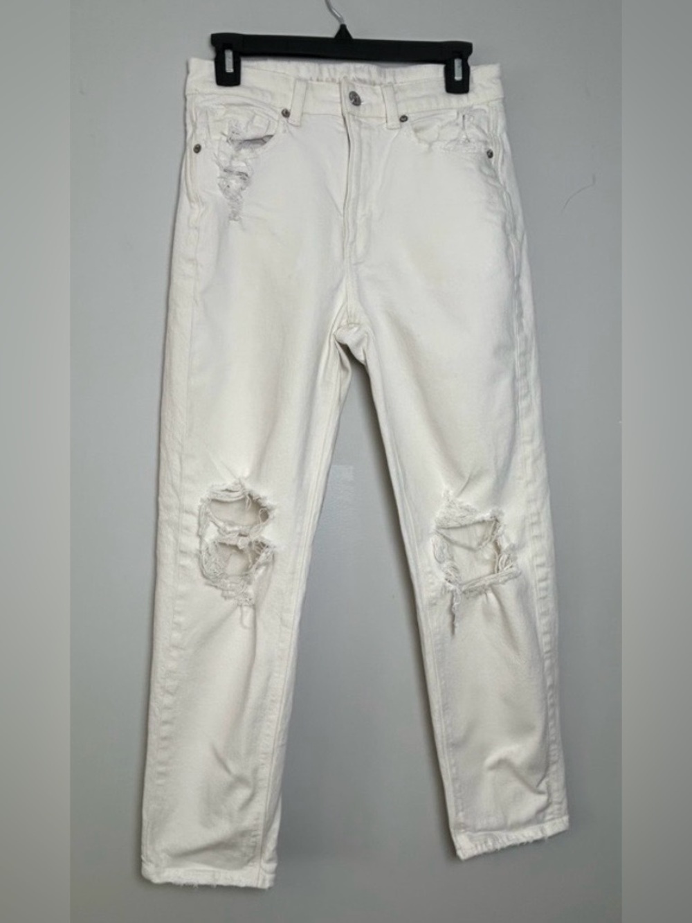 American Eagle White Distressed straight mom Jeans size 6